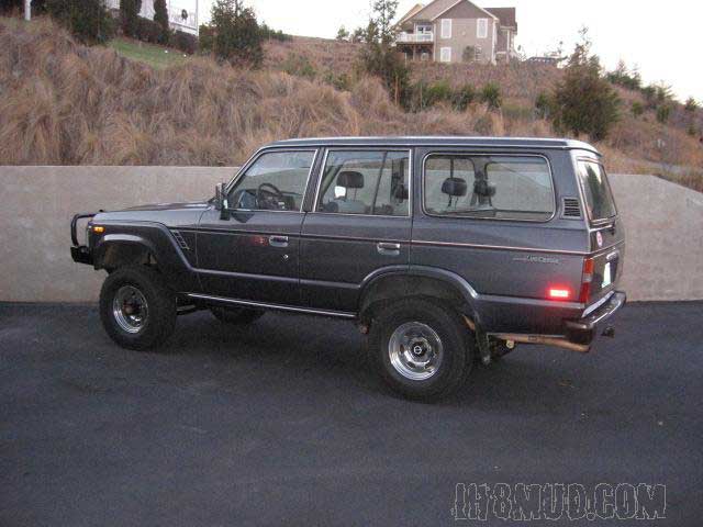 Use the buttons to view pictures